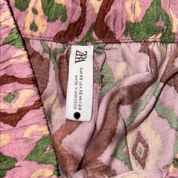 Floral Patterned Pants in Pink and Green - Picture 2 of 3